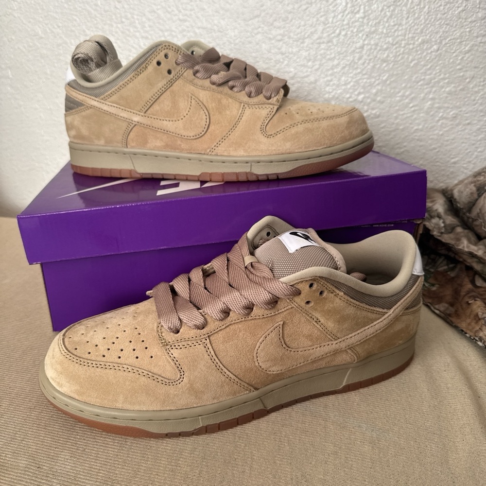 Nike Tan Sneakers Classic Low-Top Design - Picture 1 of 3
